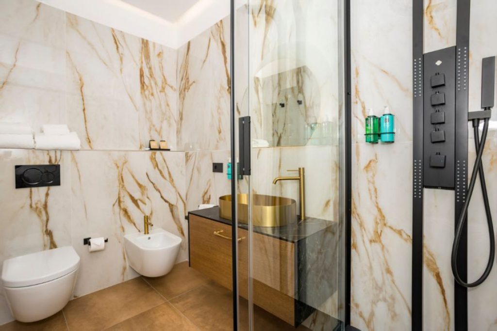 bathroom-hotel-kalura