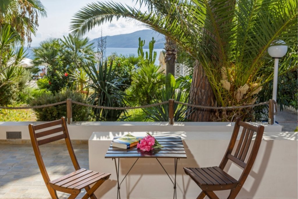 camera-hotel-con-giardino-cefalu