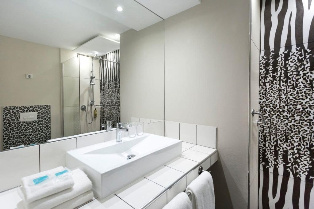 doppelzimmer-ohne-meerblick-badezimmer