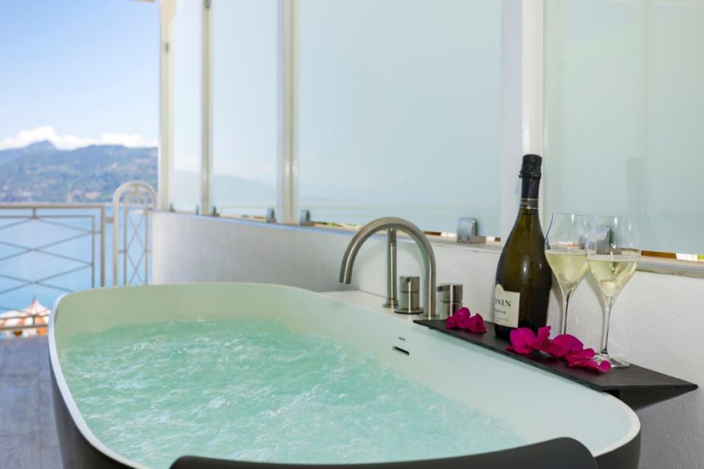 hotel-kalura-room-with-jacuzzi