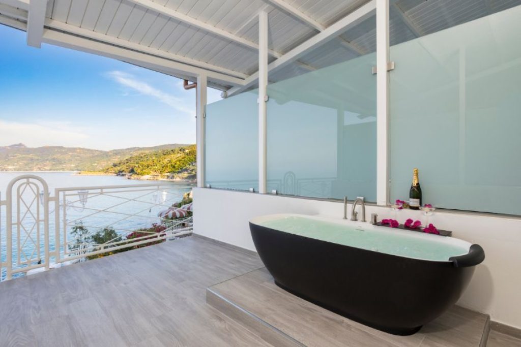 hotel-kalura-superior-room-with-jacuzzi