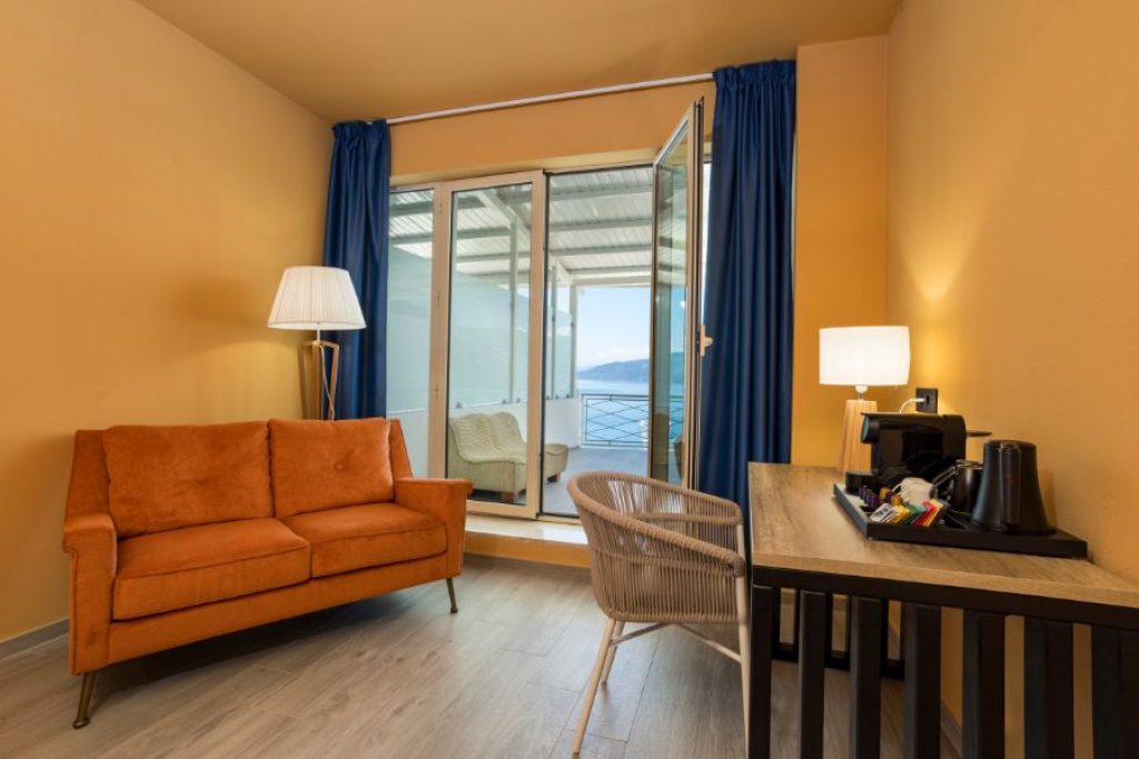 hotel-room-with-sea-view-cefalu