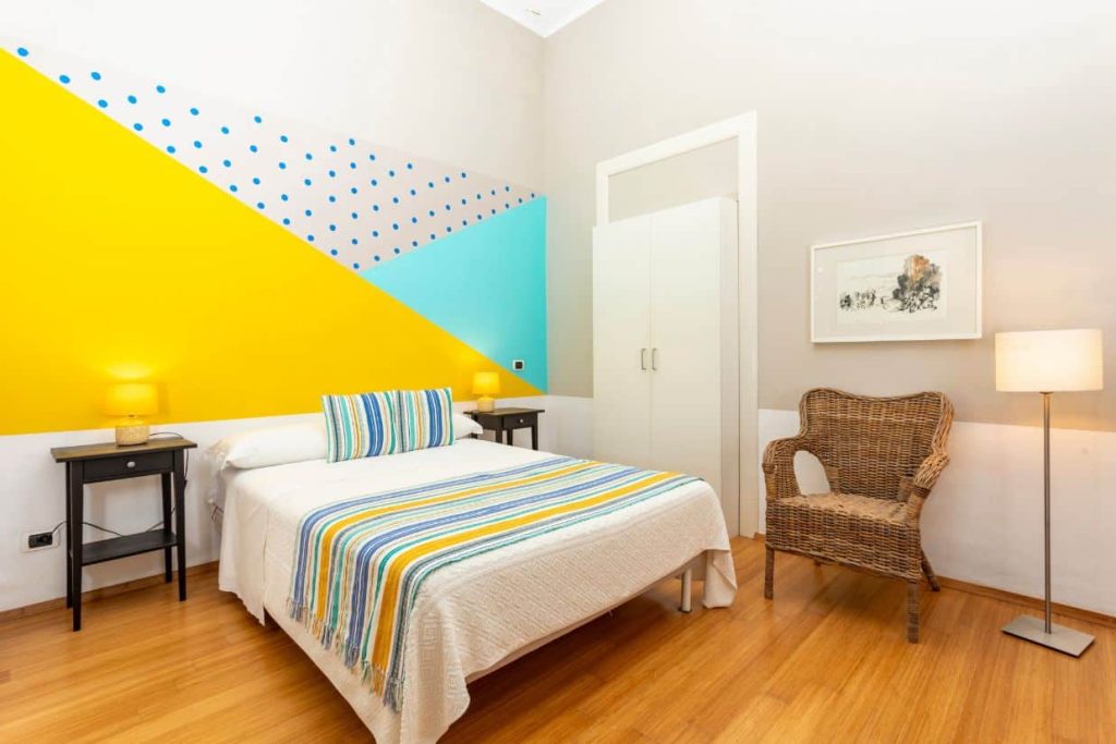 chambre d'hôtel avec vue sur la mer