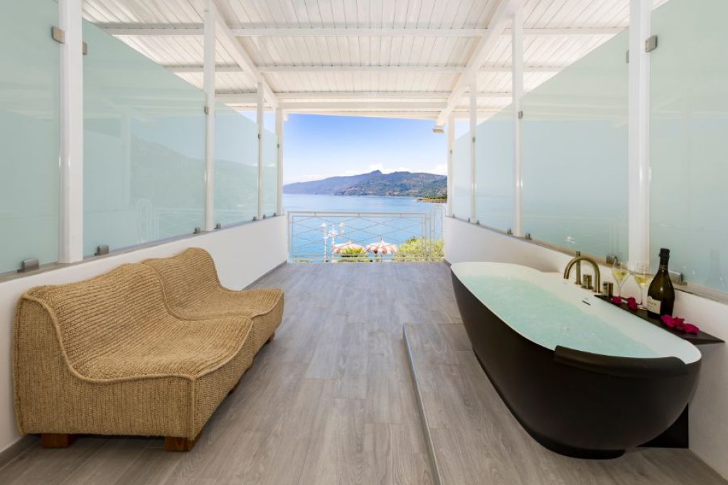 private-room-with-jacuzzi-cefalu