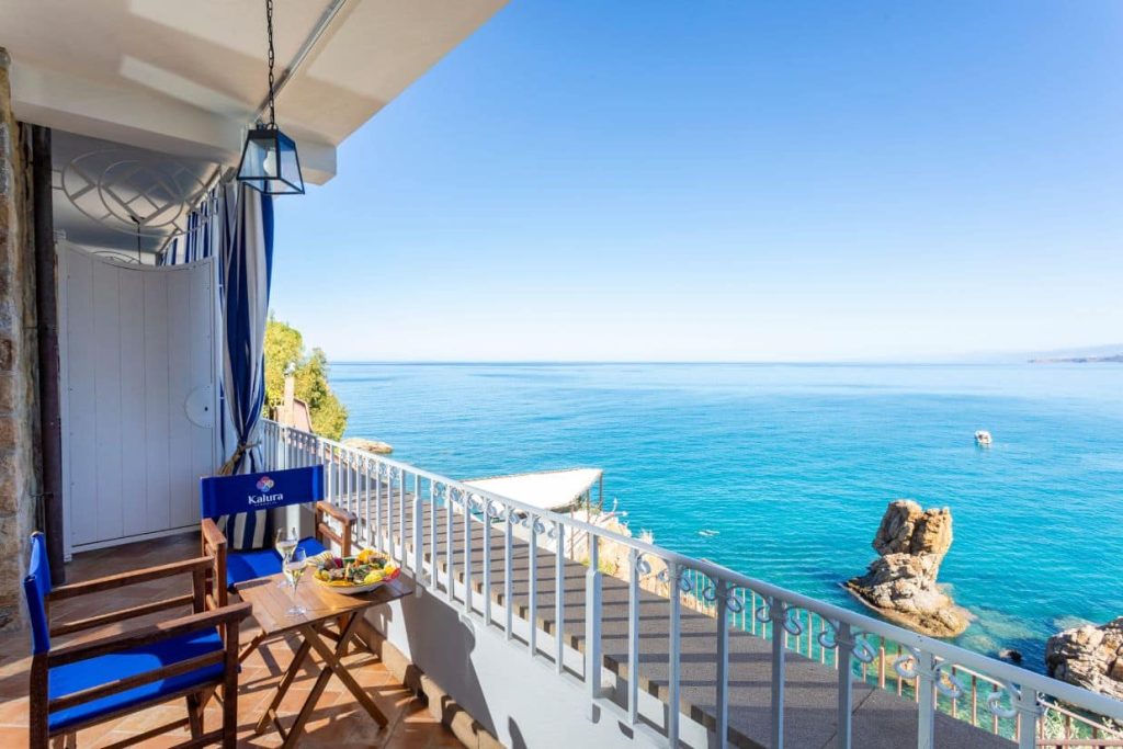 room-with-balcony-cefalu