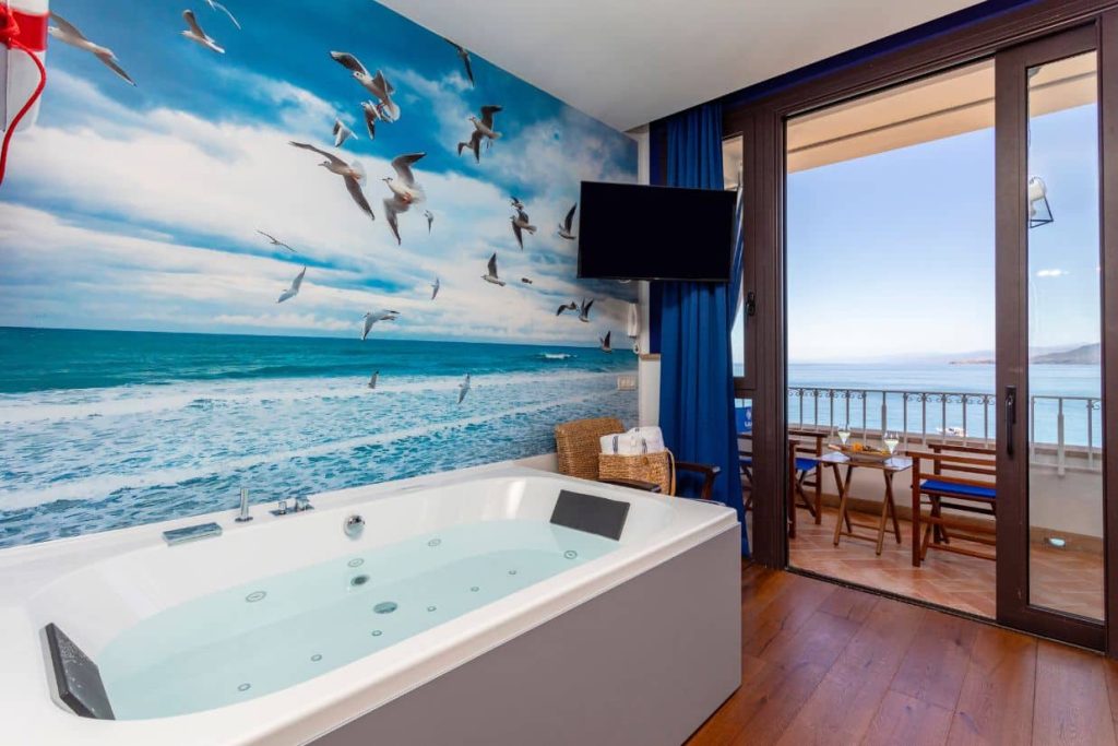 room-with-jacuzzi-cefalu